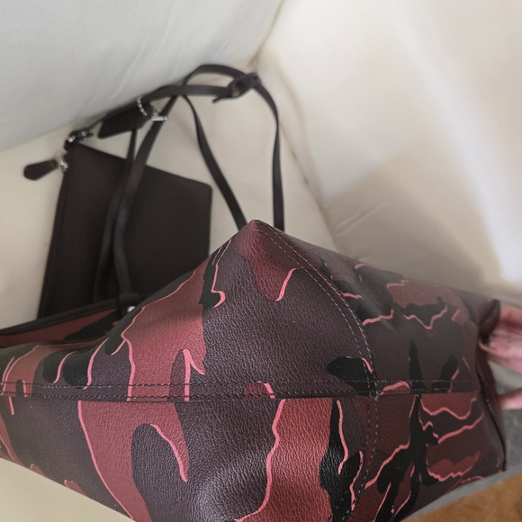 Coach Camouflage City Tote Bag - Red and Brown Rare - Picture 7 of 8